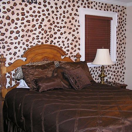 Shalom House Bed And Breakfast Тифтон Стая снимка