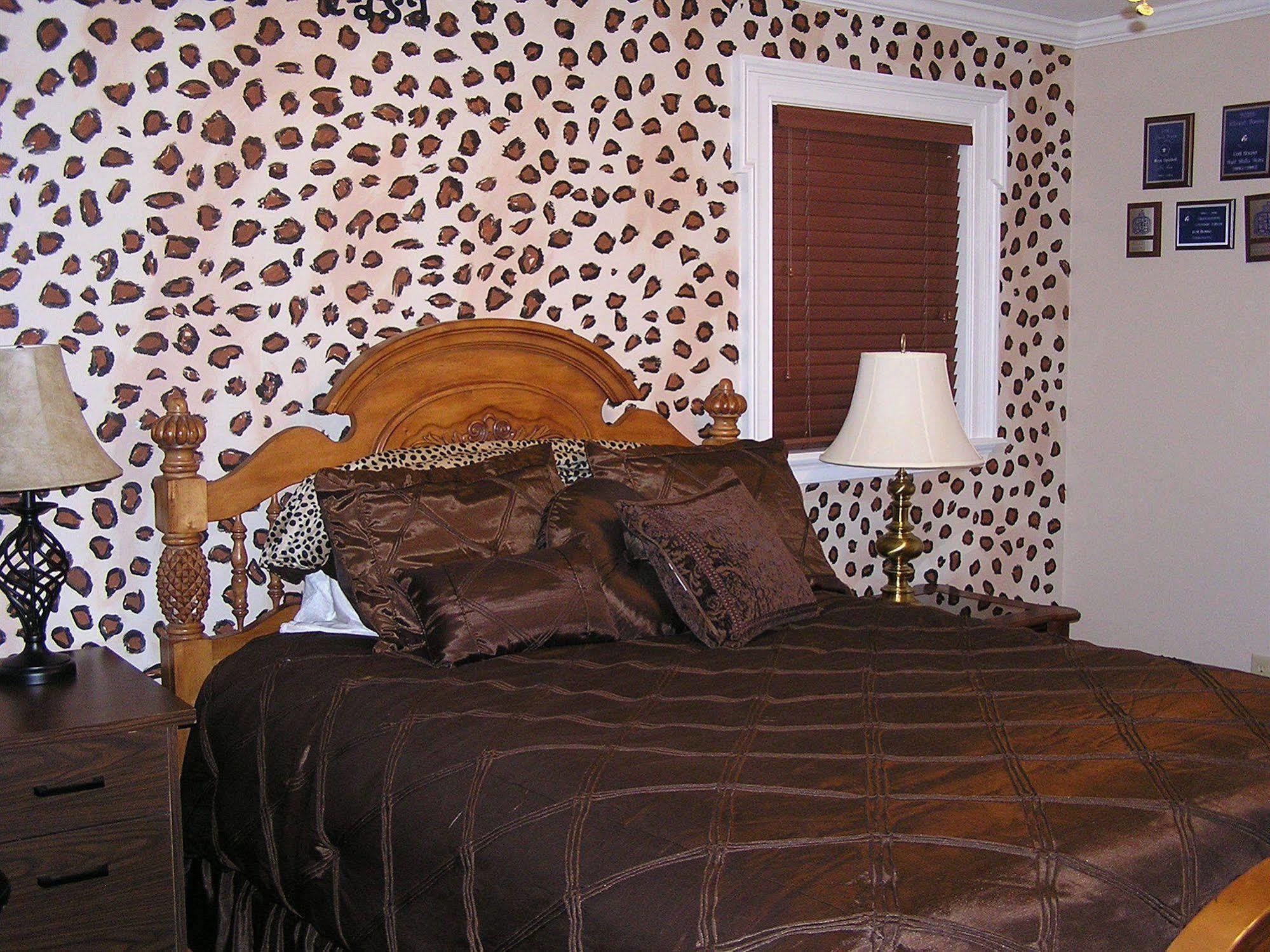 Shalom House Bed And Breakfast Тифтон Стая снимка